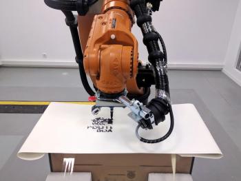 Testy metod sterowania robotem Kuka KR60 HA z zastosowaniem indywidualnie zaprojektowanego chwytaka w Modelarni Wydziału Architektury PG