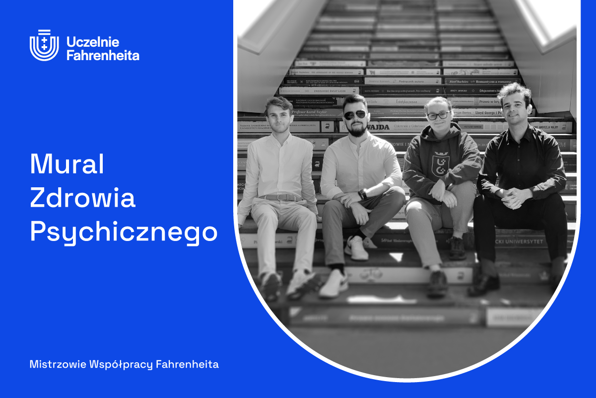 Na zdjęciu na schodach siedzą Dariusz Rystwej, Michał Bystram, Julia Figat i Krzysztof Ilnicki, członkowie grupy projektowej Mural zdrowia psychicznego