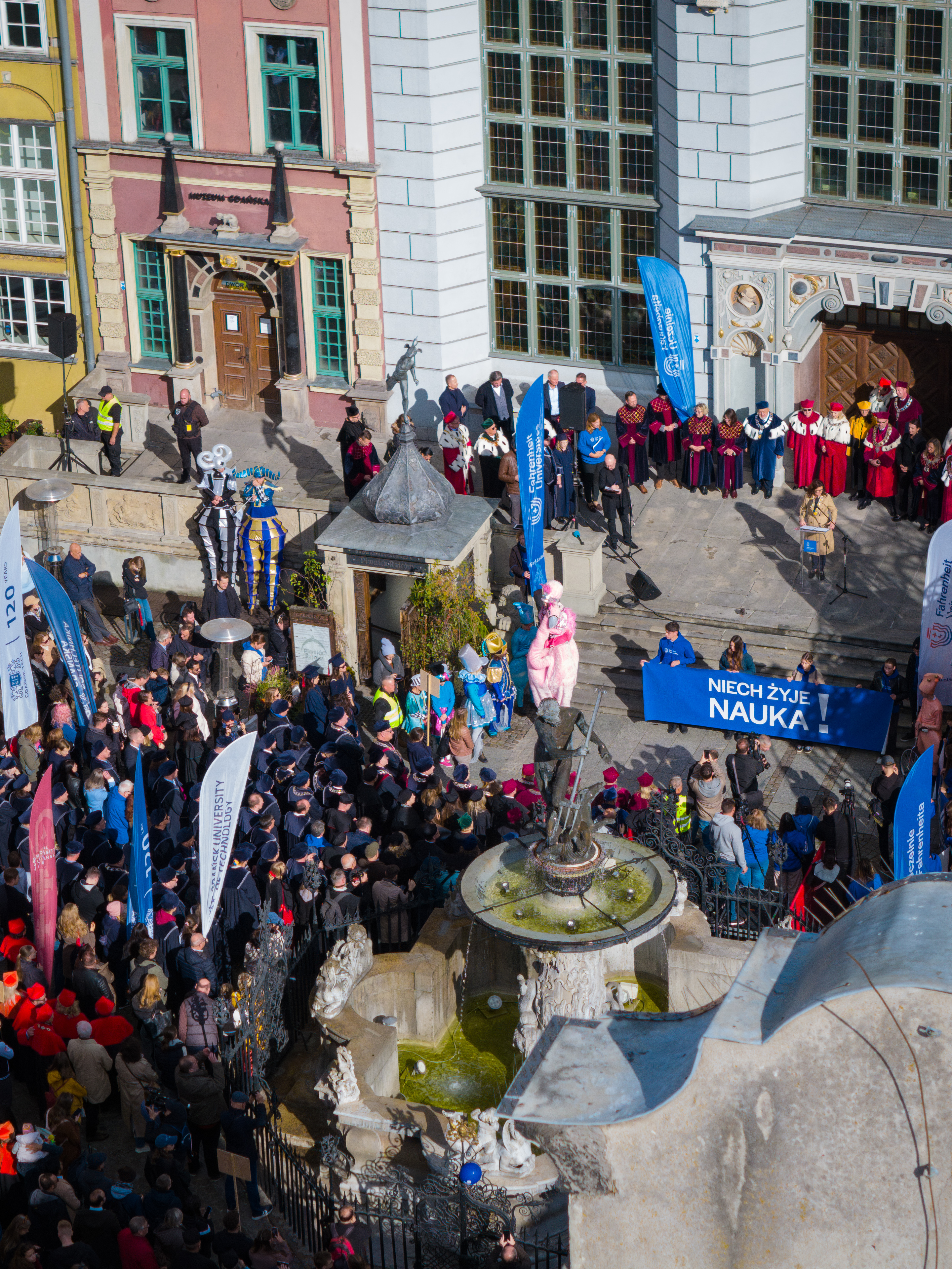 Przemówienia przy Dworze Artusa - parada uczelni 5.10.2024