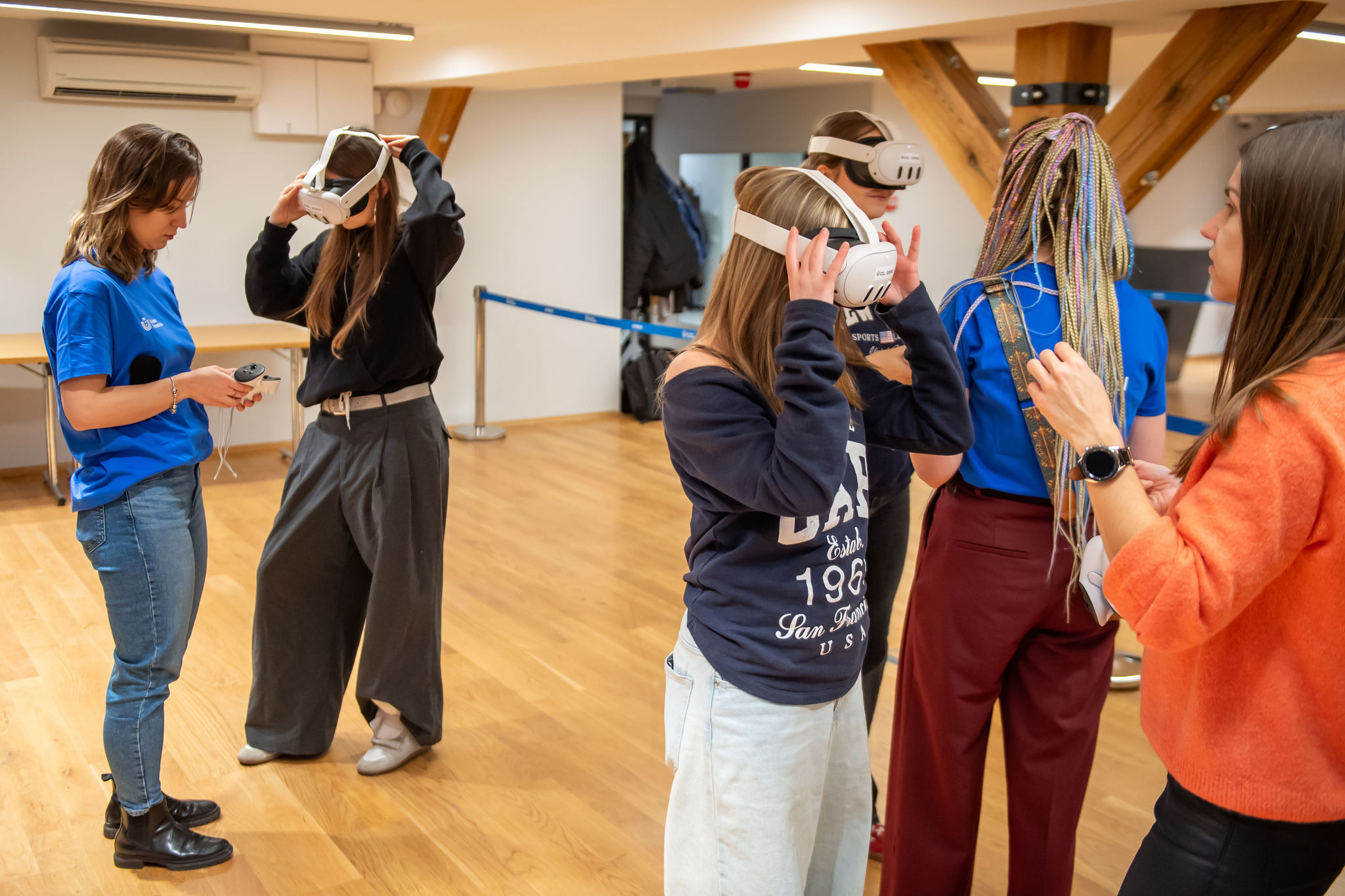 Zdjęcia z zajęć VR w Hevelianum 26.11.2025