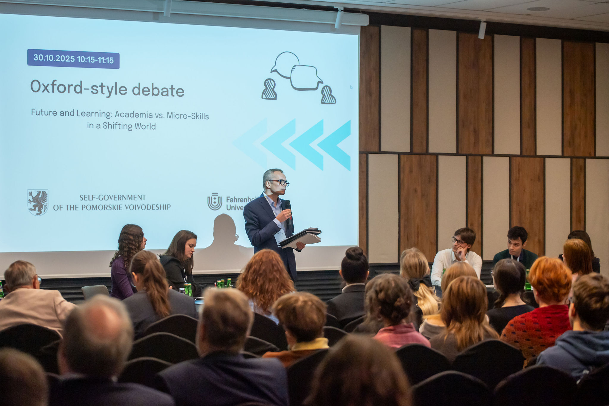 Debata oksfordzka FarU 30.10.2025