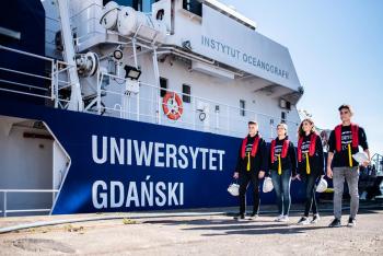 Oceanograf - specjalistyczny statek naukowo-badawczy pływający pod polską banderą wykorzystywany przez Wydział Oceanografii i Geografii UG